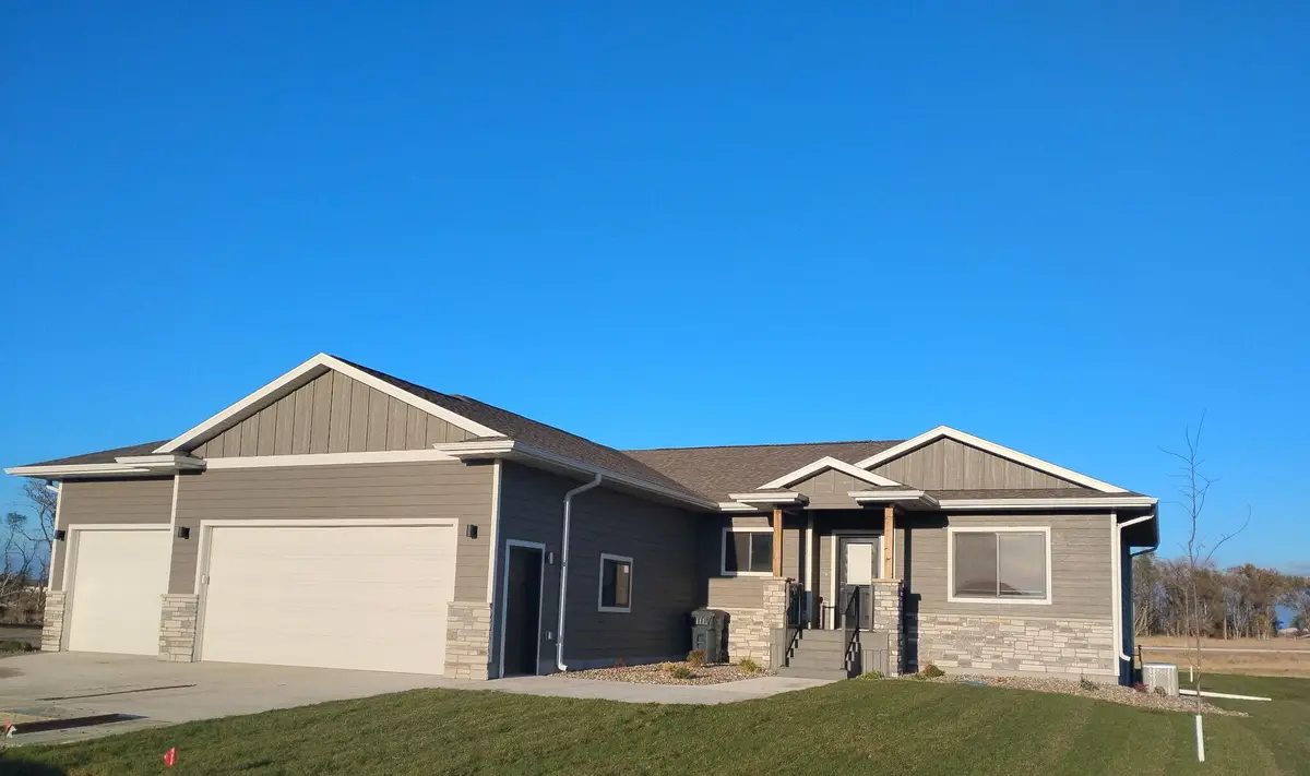 610 S Byron Blvd, Chamberlain, SD 57325 - #1
