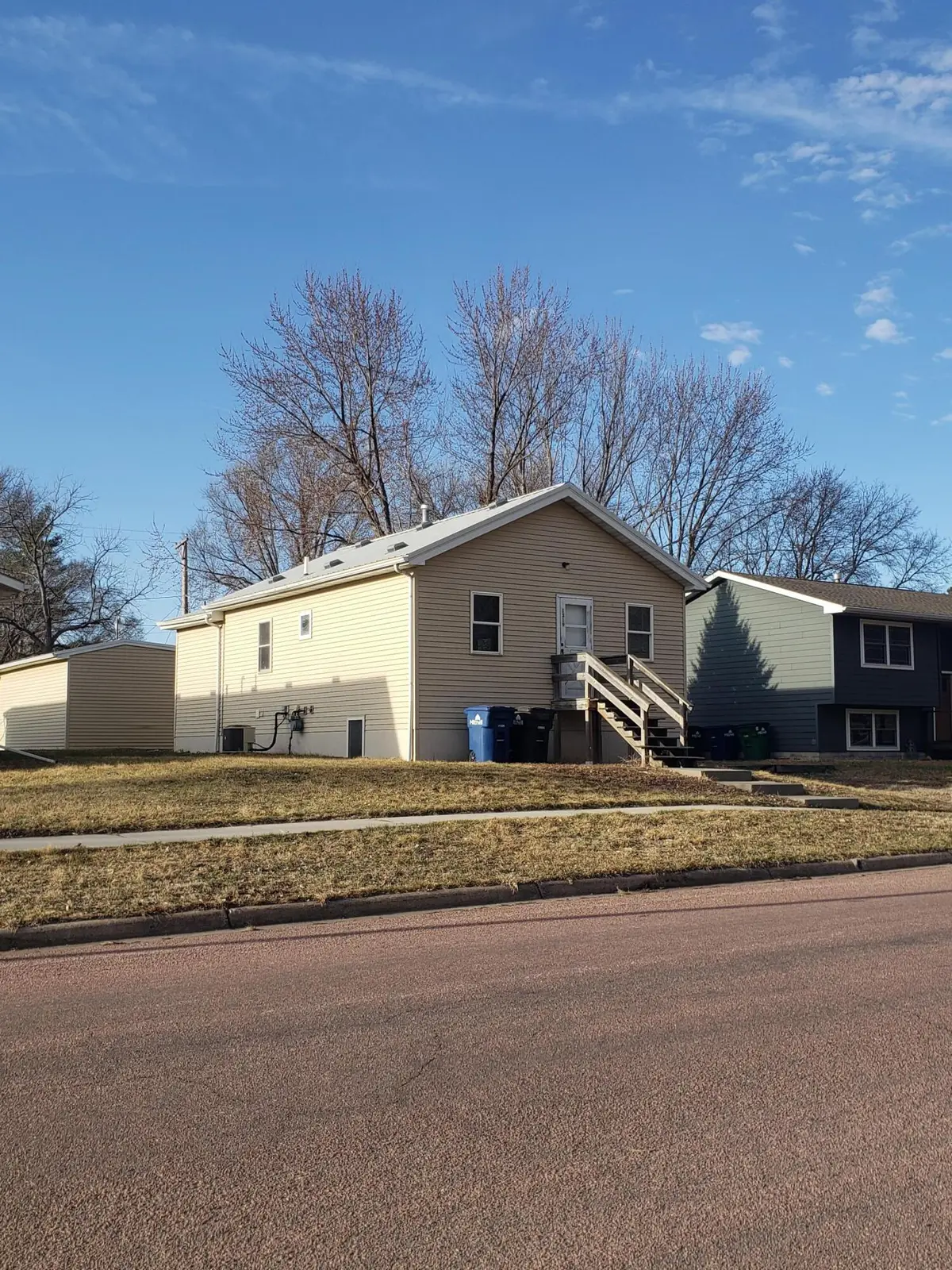 1319 E Ash Ave, Mitchell, SD 57301 - #1