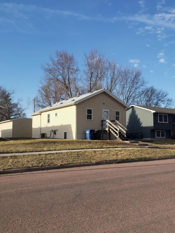 1319 E Ash Ave, Mitchell, SD 57301