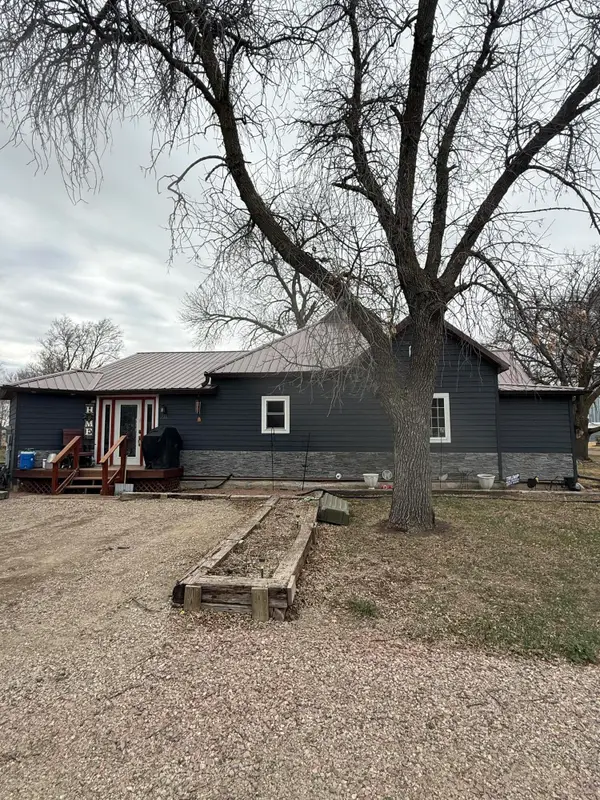 211 S 2nd Ave, Stickney, SD 57375
