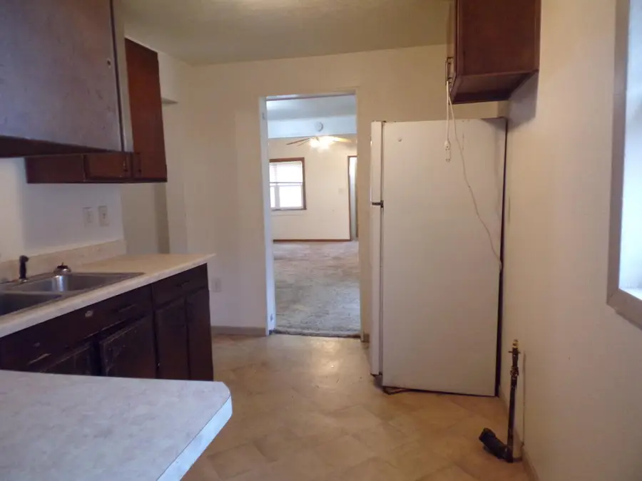 1016 W 3rd Ave, Mitchell, SD 57301 - #3