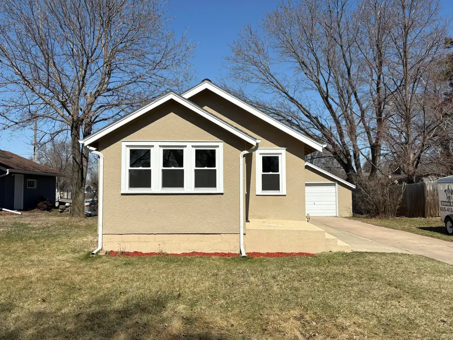 318 W 12th Ave, Mitchell, SD 57301 - #3