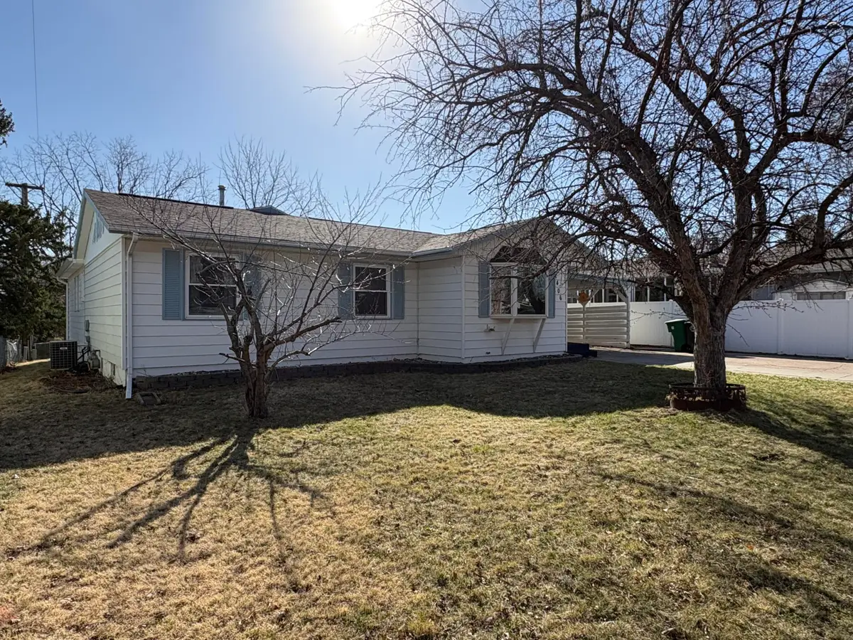 1406 N Langdon St, Mitchell, SD 57301 - #1