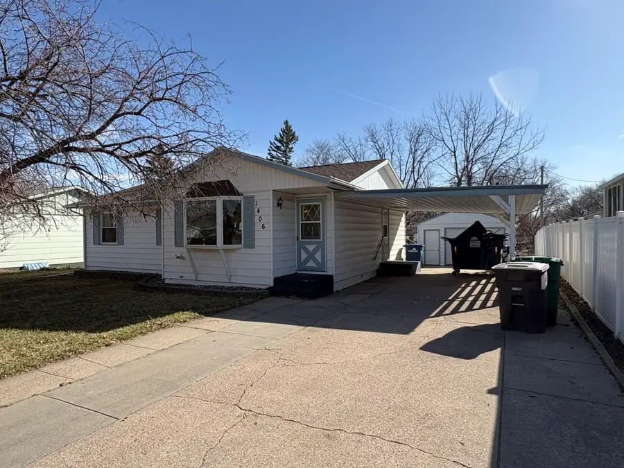 1406 N Langdon St, Mitchell, SD 57301 - #2