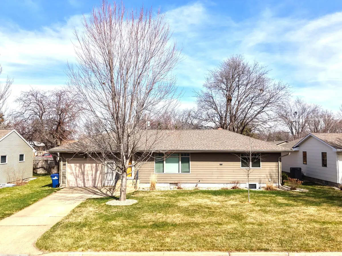 1414 E 3rd Ave, Mitchell, SD 57301 - #1
