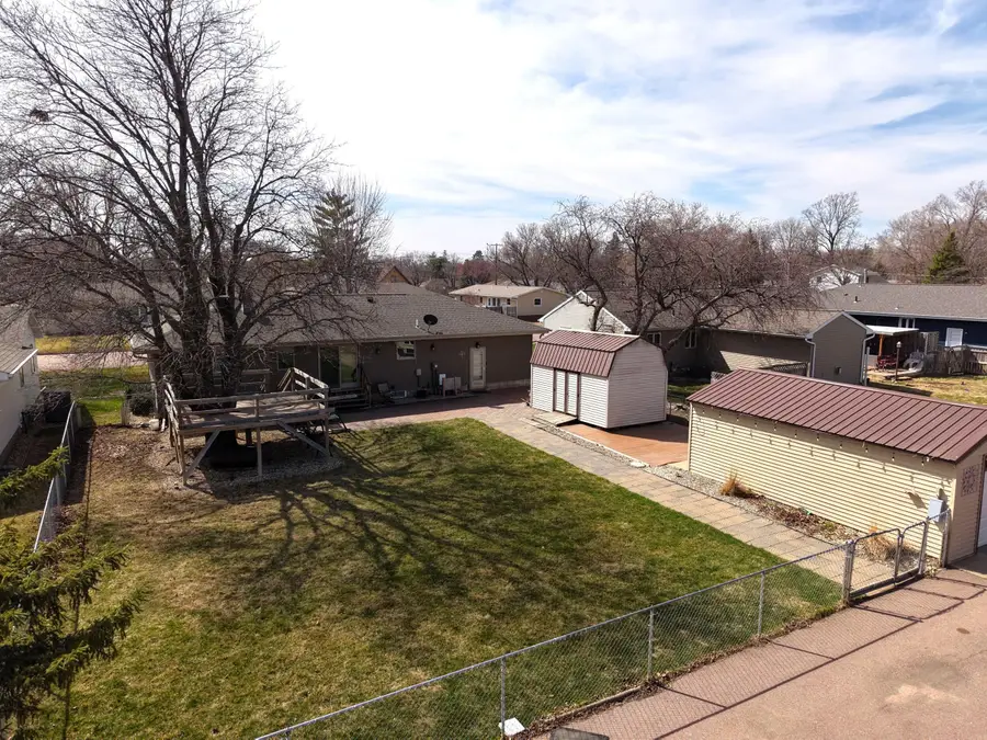 1414 E 3rd Ave, Mitchell, SD 57301 - #3