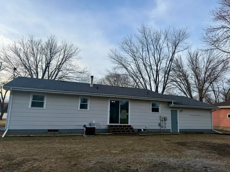 600 S Edgerton St, Mitchell, SD 57301 - Image #2
