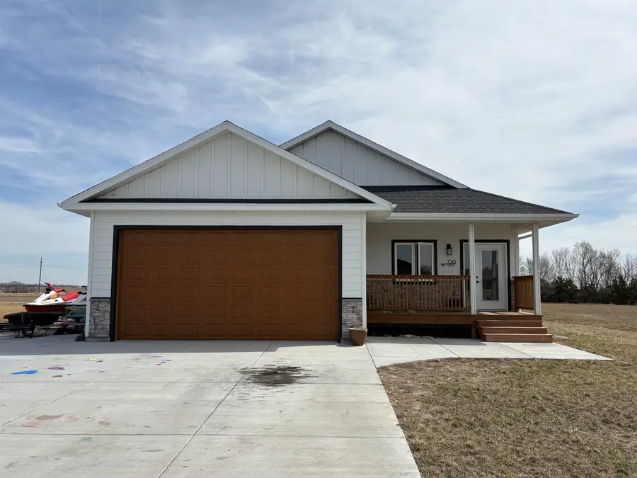 720 Pine St, Alexandria, SD 57311 - #2