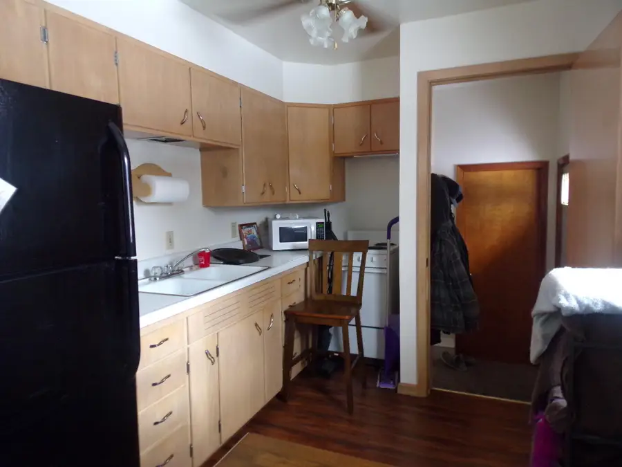 216 E 10th Ave, Mitchell, SD 57301 - #2