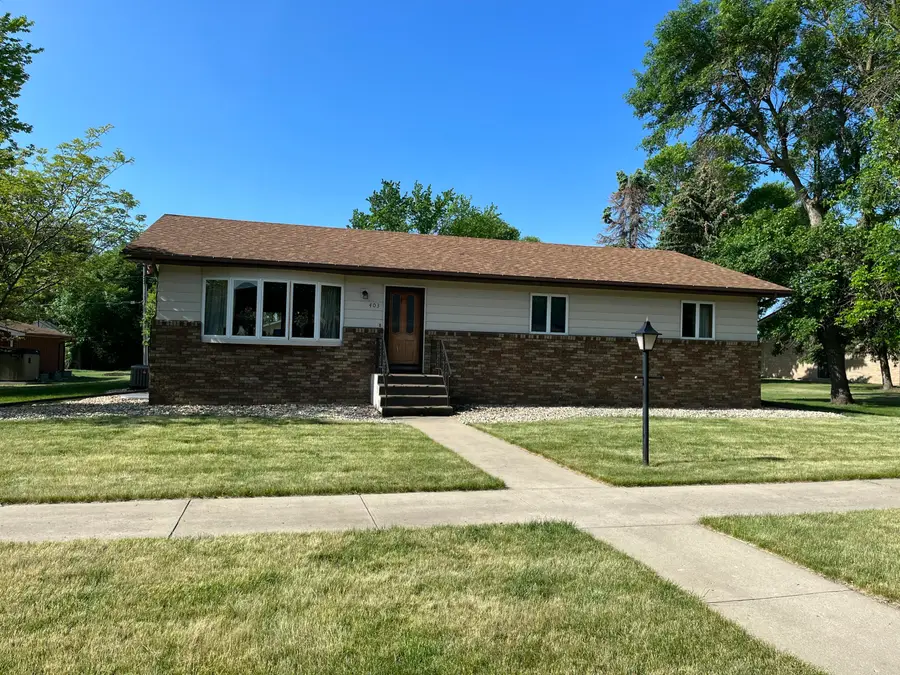 403 SW 4th St, De Smet, SD 57231 - #2