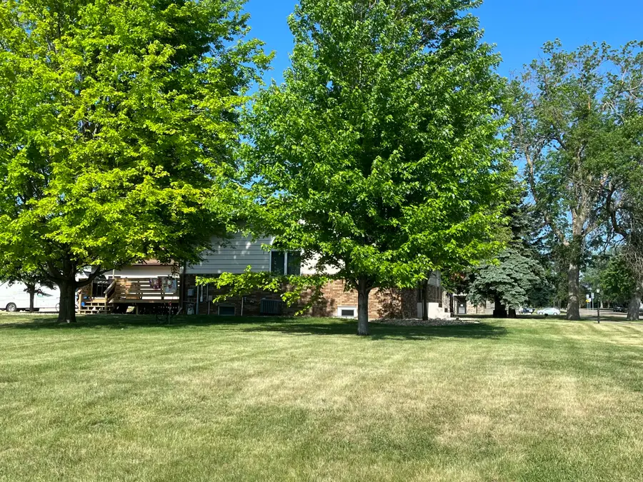 403 SW 4th St, De Smet, SD 57231 - #3