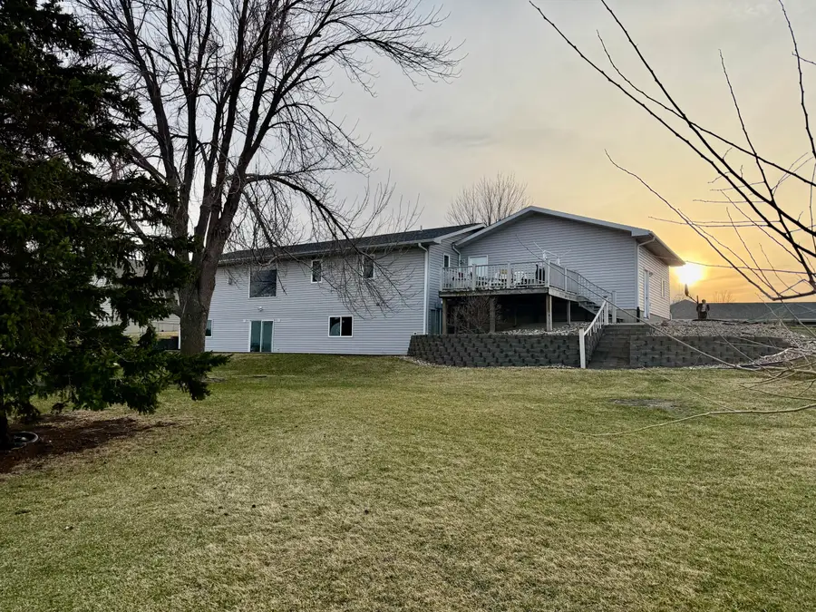 1511 Holiday Dr, Canton, SD 57013 - #2