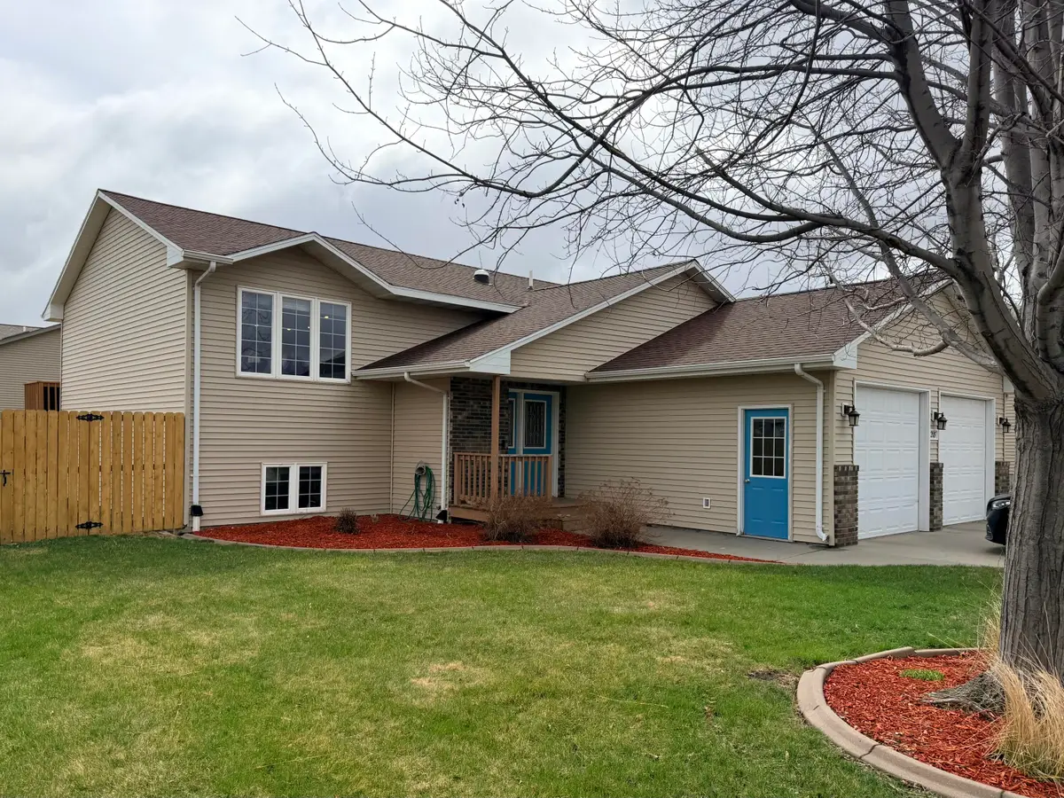 218 Charles St, Mitchell, SD 57301 - #1