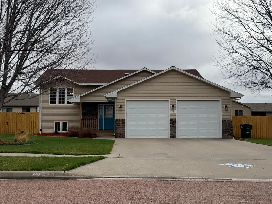 218 Charles St, Mitchell, SD 57301 - #2
