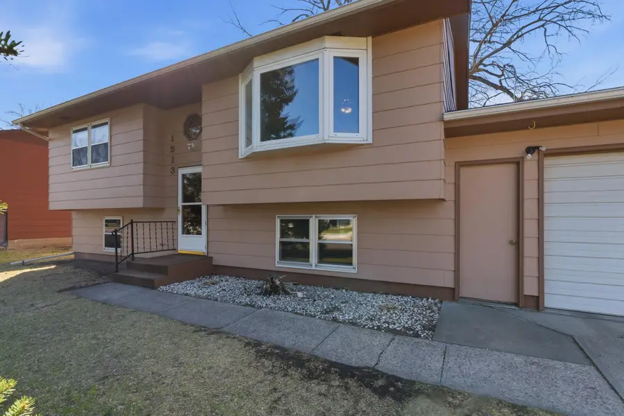 1513 E Hanson Ave, Mitchell, SD 57301 - #2