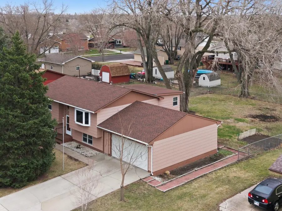 1513 E Hanson Ave, Mitchell, SD 57301 - #3