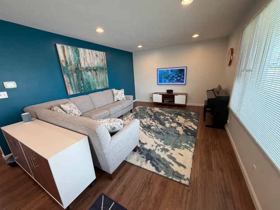 911 W Birch Ave, Mitchell, SD 57301 - #2