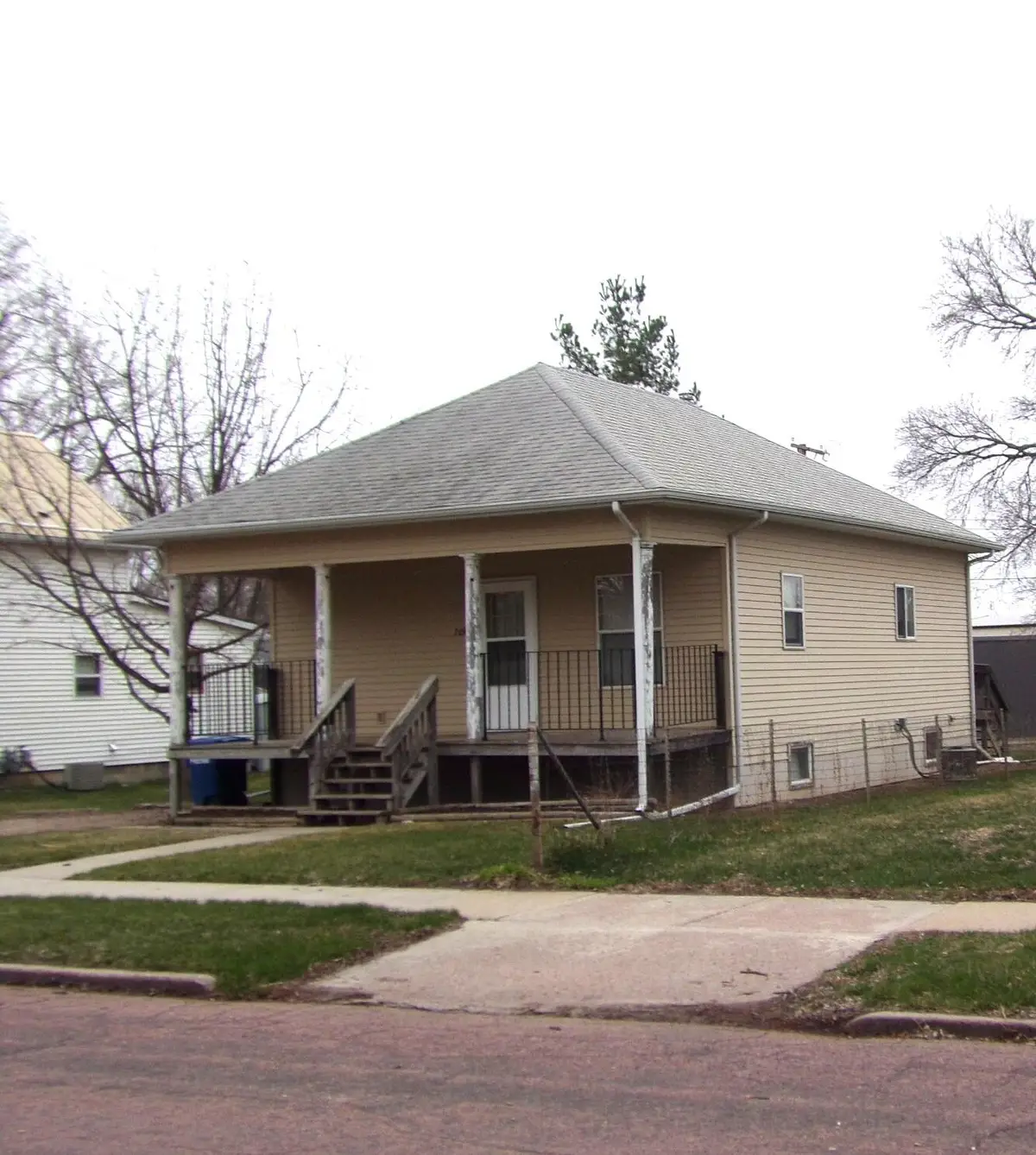 309 E 9th Ave, Mitchell, SD 57301 - #1