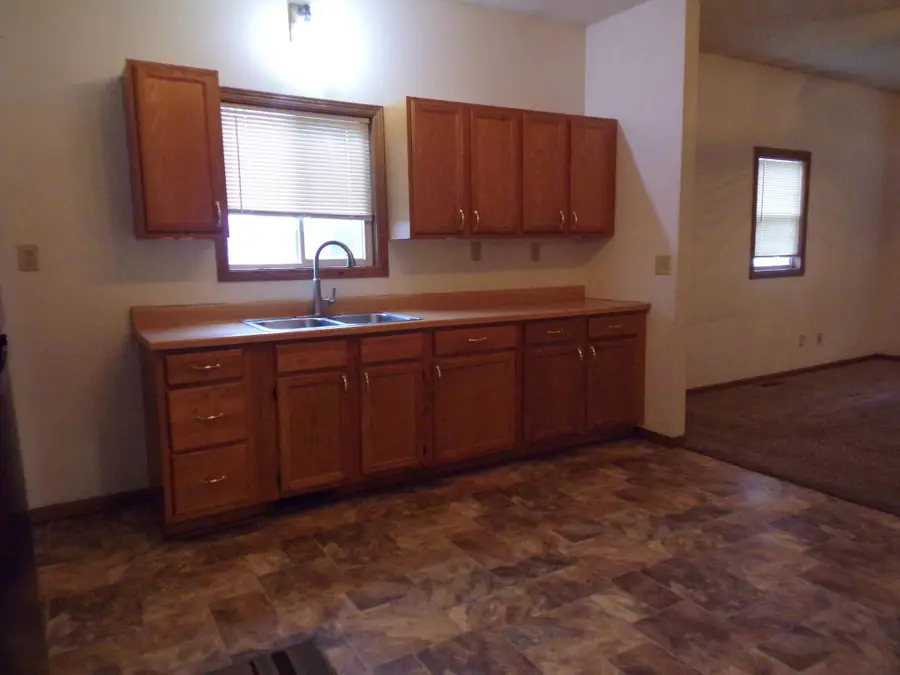 309 E 9th Ave, Mitchell, SD 57301 - #3