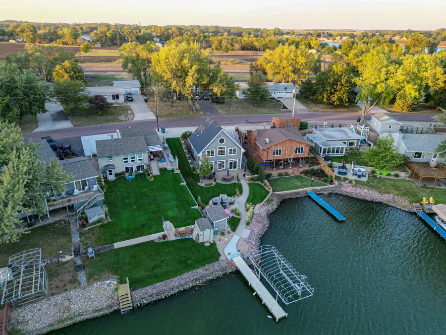 191 S Harmon Dr, Mitchell, SD 57301 - #2