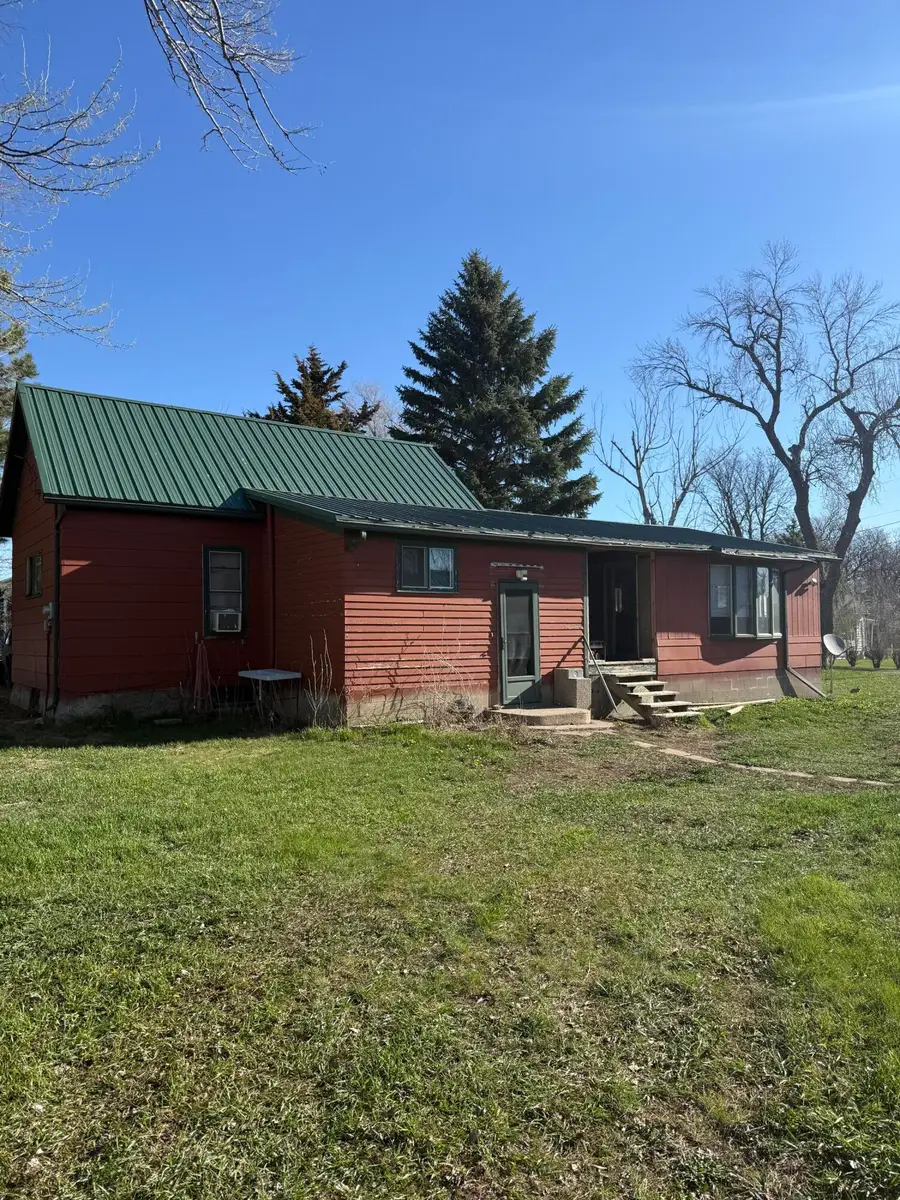 102 N Shannon St, Tripp, SD 57376 - #2