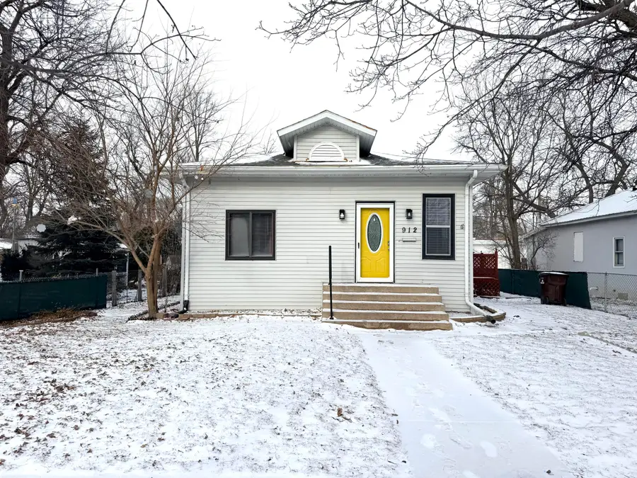 912 E 2nd Ave, Mitchell, SD 57301 - Image #2