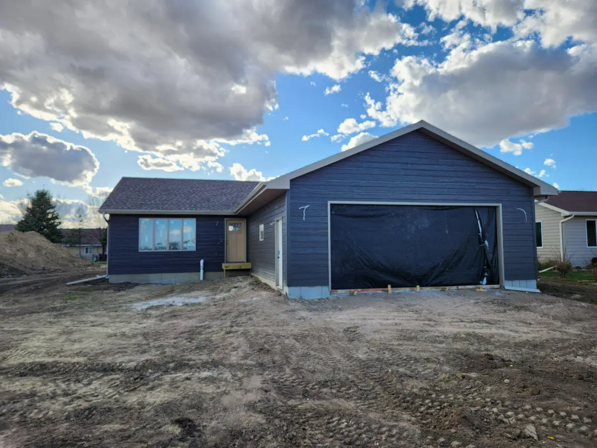 1709 S Miller St, Mitchell, SD 57301 - #1
