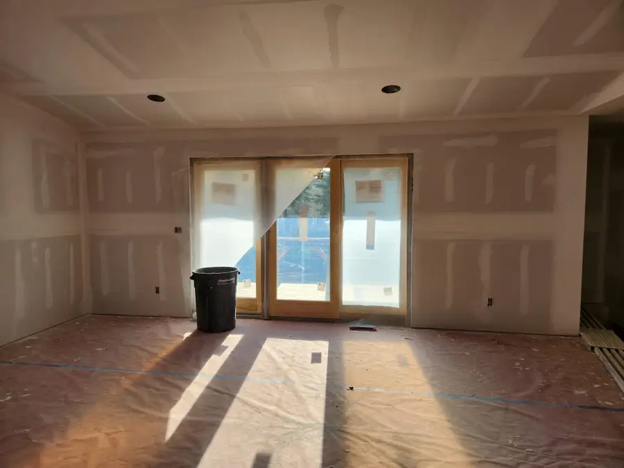 1709 S Miller St, Mitchell, SD 57301 - #2