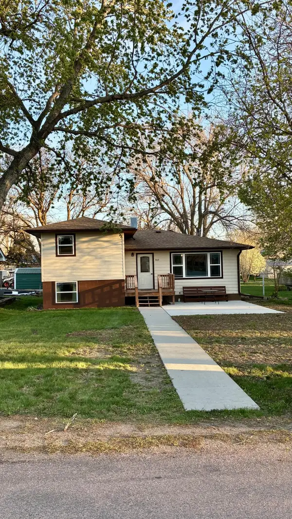 505 N 3rd Ave, Stickney, SD 57375