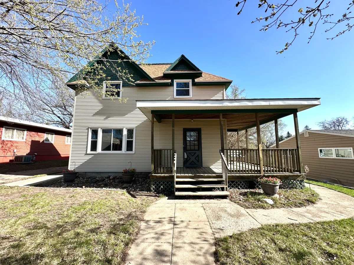 406 3rd St, De Smet, SD 57231 - #1