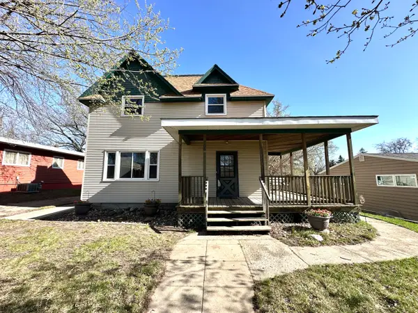 406 3rd St, Desmet, SD 57231
