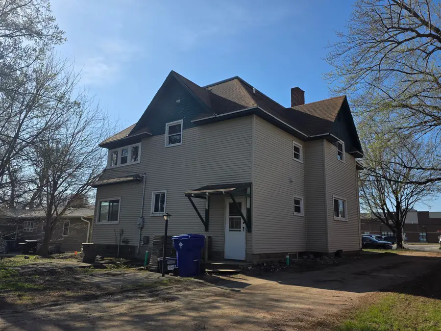 406 3rd St, De Smet, SD 57231 - #3