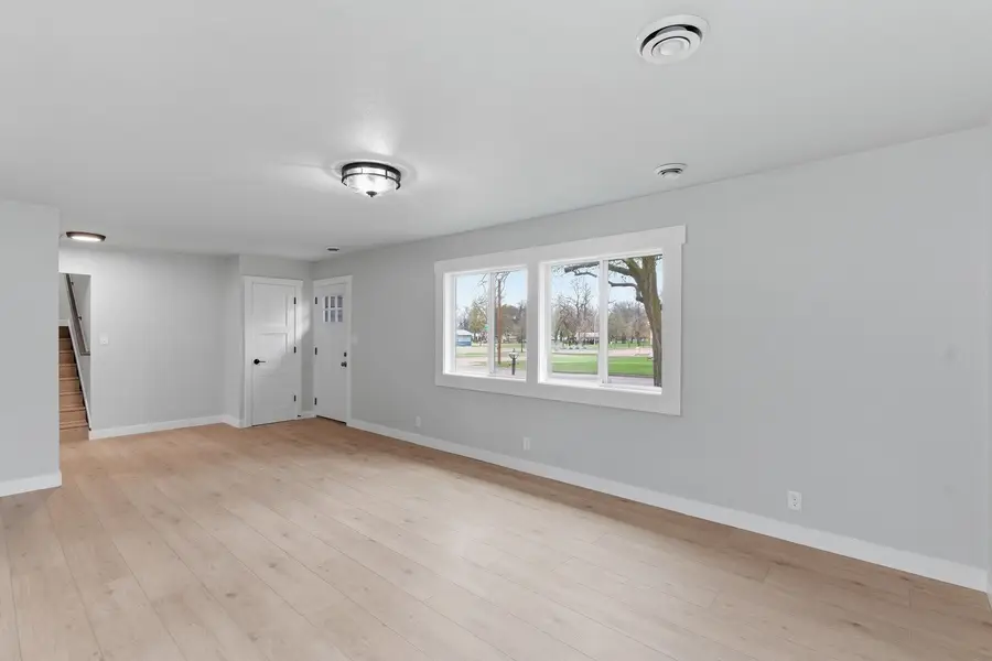 402 E 4th St, Hartford, SD 57033 - #2