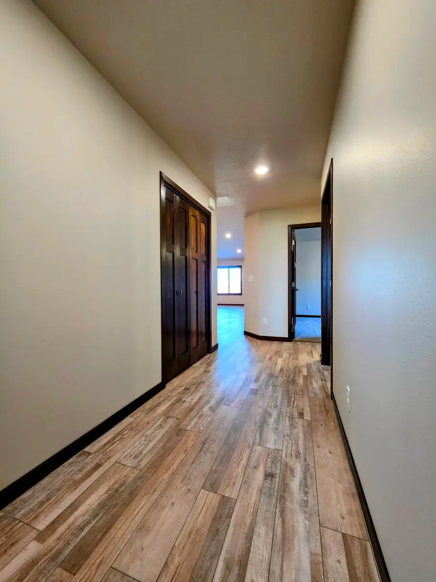 1508 W 20th Ave, Mitchell, SD 57301 - #2