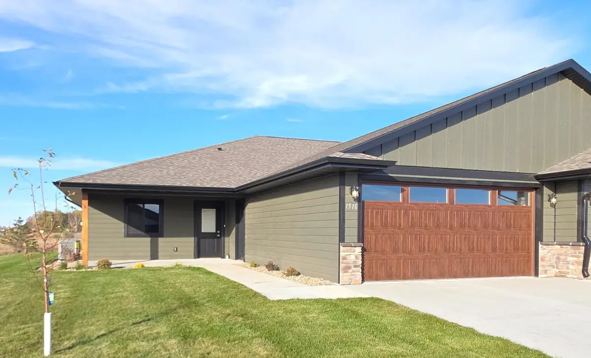 1510 W 20th Ave, Mitchell, SD 57301 - #1