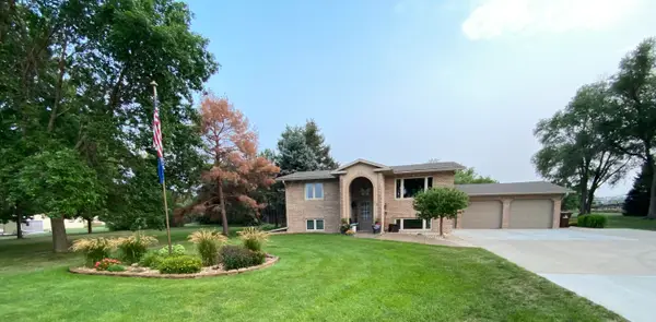 76 S Harmon Dr, Mitchell, SD 57301