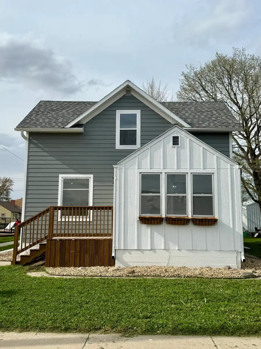 200 N 1st St, Parkston, SD 57366 - #2
