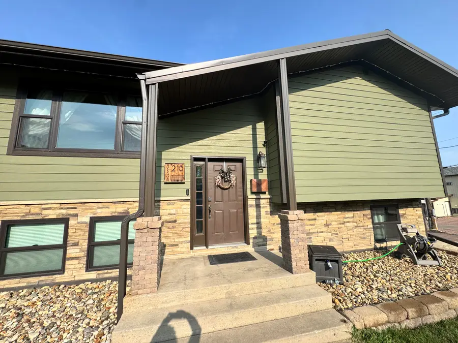 210 S Grace St, Chamberlain, SD 57325 - #3