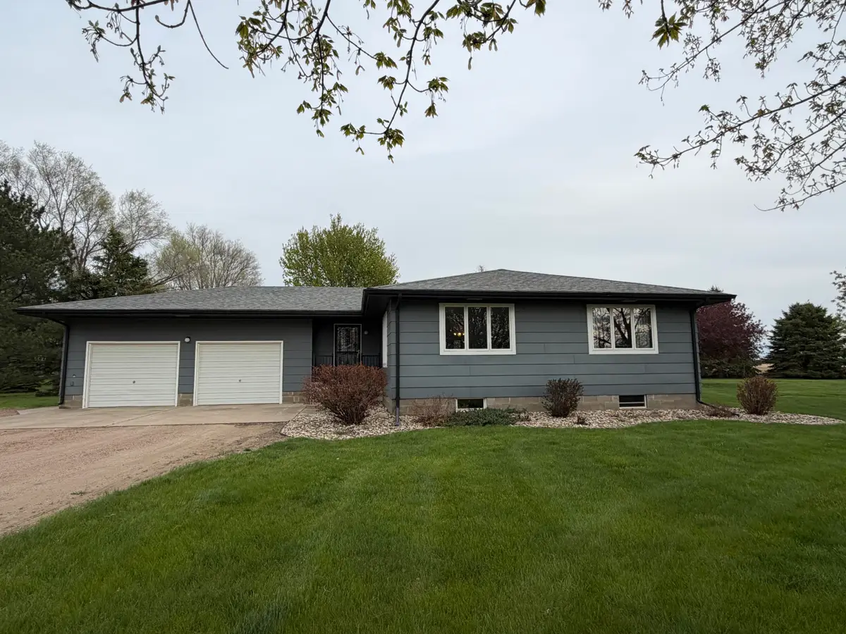 3100 N Gale Rd, Mitchell, SD 57301 - #1