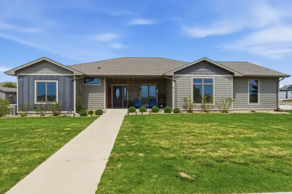 720 Carl Rd, Mitchell, SD 57301