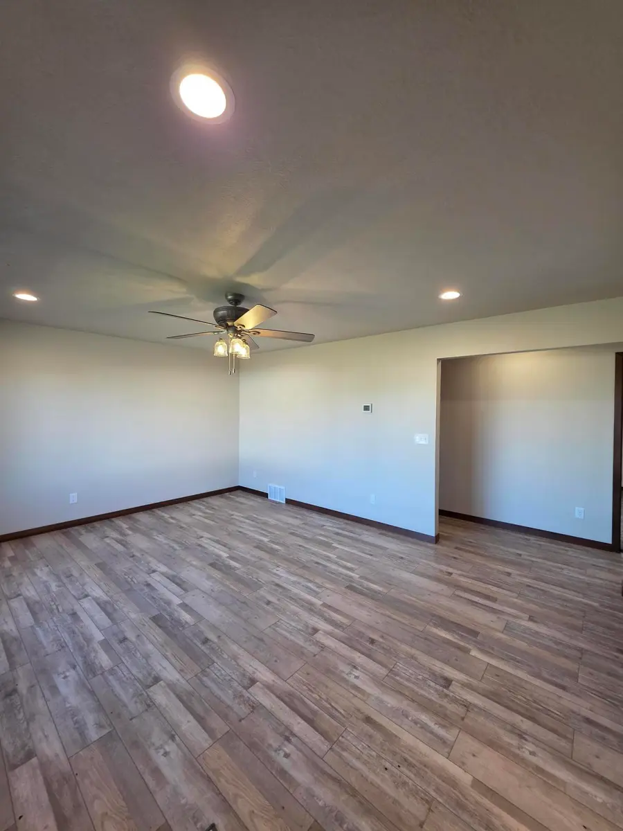 677 N Van't Haaff Dr, Corsica, SD 57328 - #3