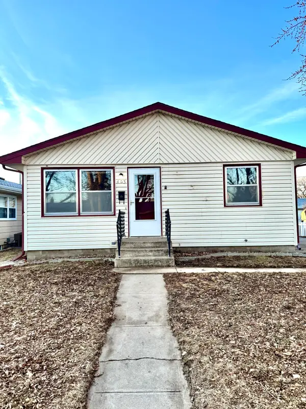 403 W 13th Ave, Mitchell, SD 57301