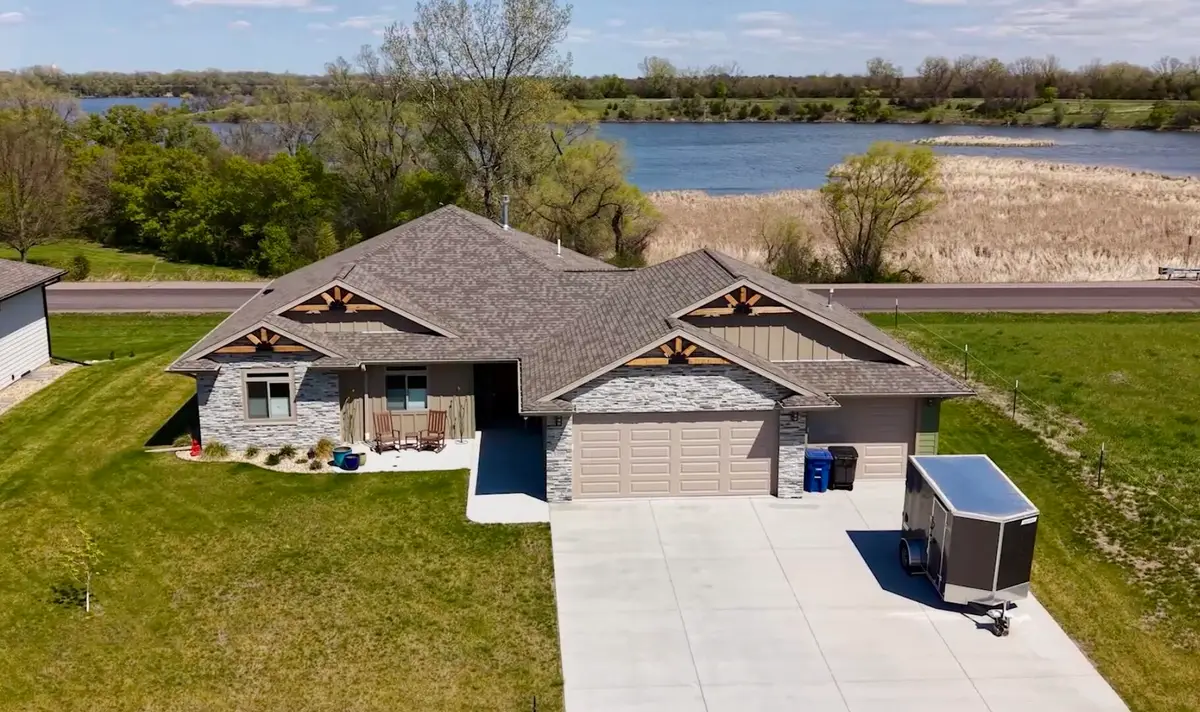 5700 Island Ct, Mitchell, SD 57301 - #1