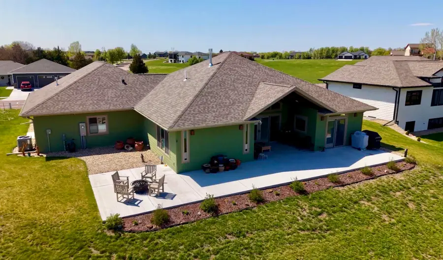 5700 Island Ct, Mitchell, SD 57301 - #3