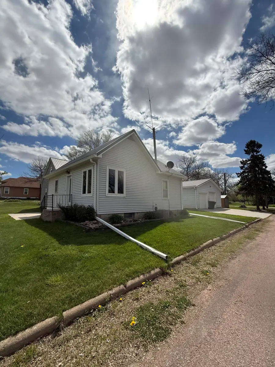 107 N Sloan St, Tripp, SD 57376 - #2