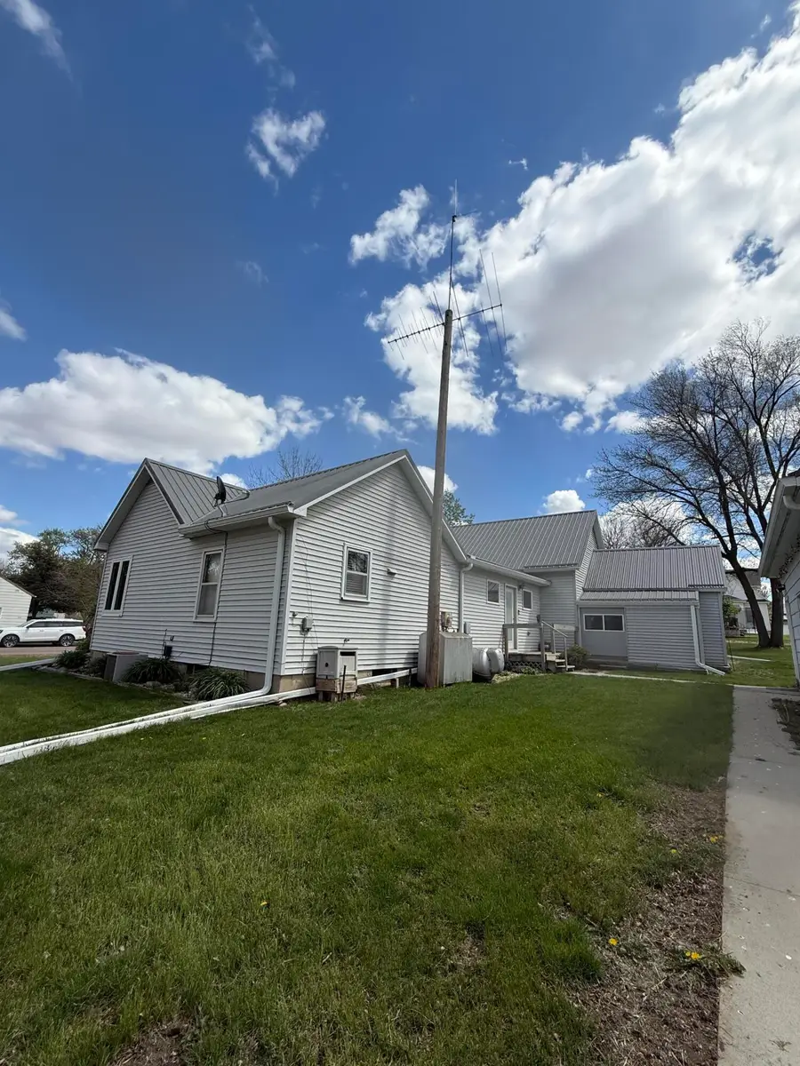 107 N Sloan St, Tripp, SD 57376 - #3
