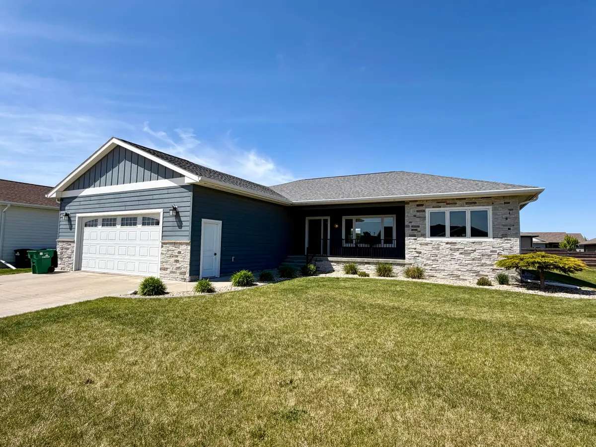 1812 Snead Ave, Mitchell, SD 57301 - #1