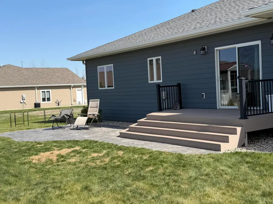 1812 Snead Ave, Mitchell, SD 57301 - #2