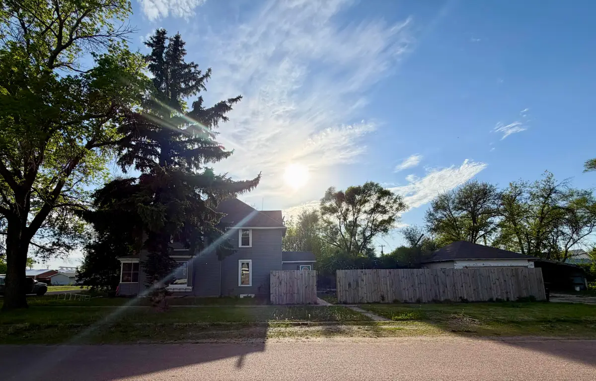 202 W 1st Ave, Mount Vernon, SD 57363 - #1