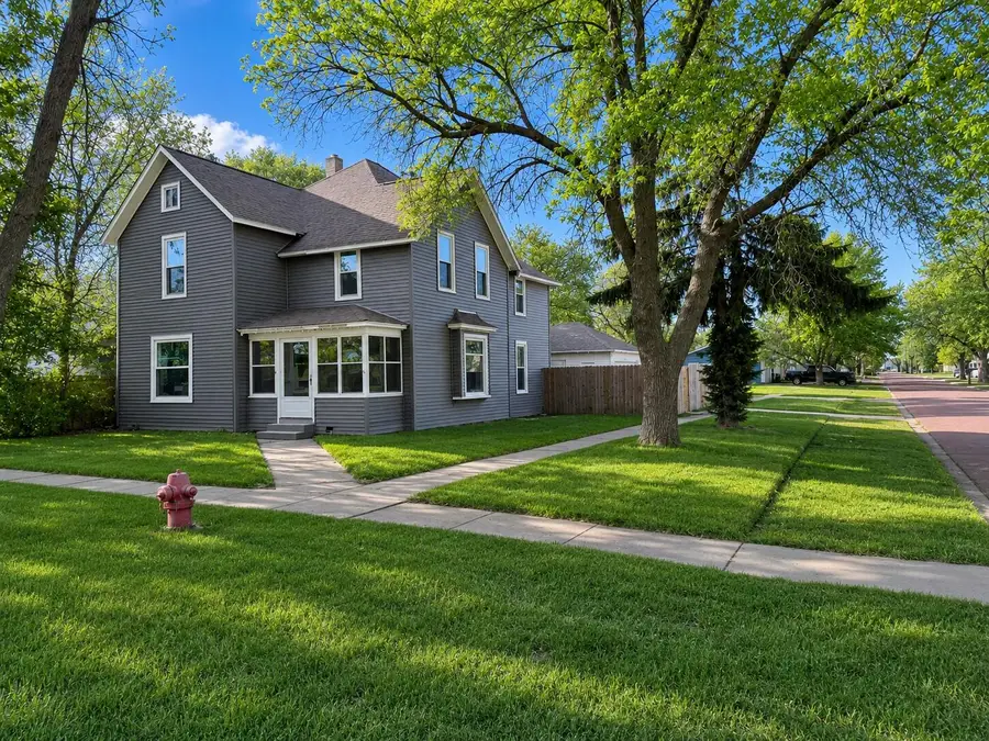 202 W 1st Ave, Mount Vernon, SD 57363 - #3